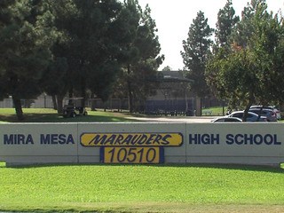 Student in custody after lockdown at Mira Mesa High School - CBS News 8
