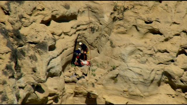Man Rescued After Fall Above Black S Beach Cbs News 8 San Diego Ca