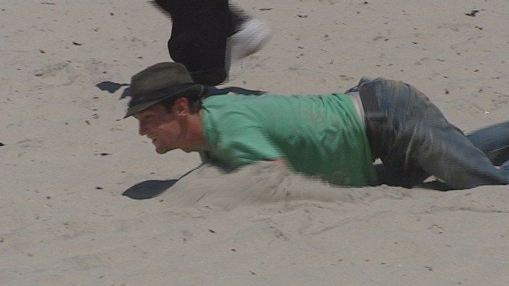 Treasure hunters find cash at Pacific Beach - CBS News 8 - San Diego