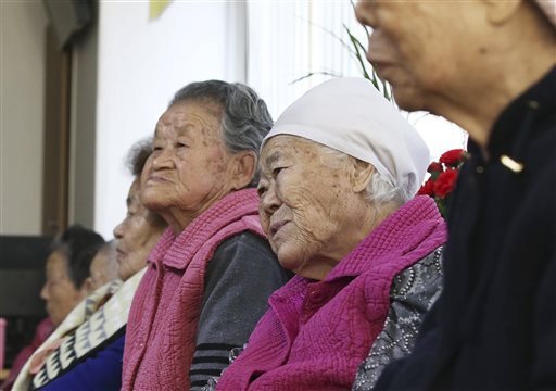 South Korea Japan Reach Landmark Deal On Wwii Sex Slaves Cbs News 8 