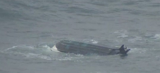 Lifeguards Rescue 2 Men From Capsized Boat - Cbs News 8 - San Diego, Ca 